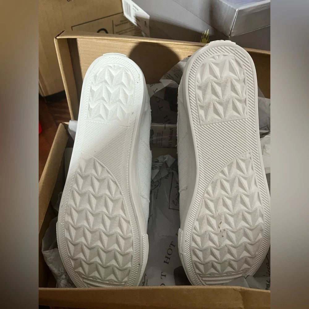 NIB Sbicca Creole Slip On Sneakers in Ivory White - Size 8 - Picture 4 of 6